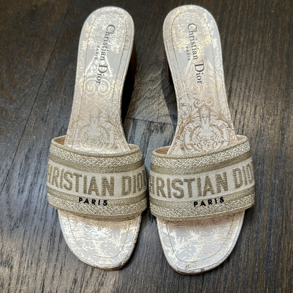 Like new dior heeled slide